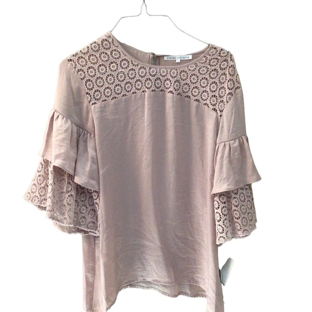NWT Violet &‎ Claire beautiful ruffle lace  top SZ Large